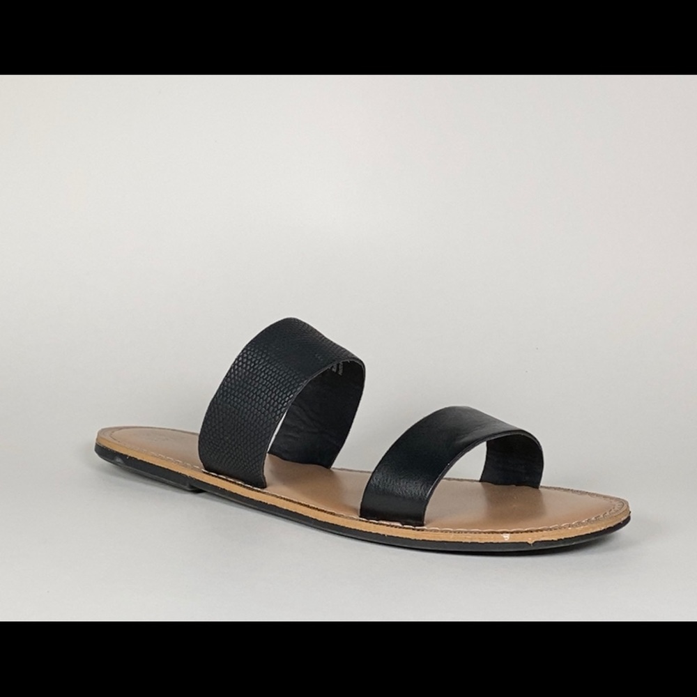 Strap sandals